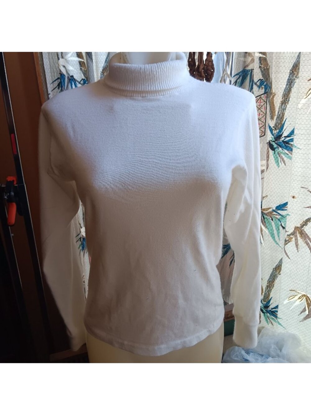 True Vintage 80's Medium Turtleneck Top Campus Buttery Soft White Acrylic